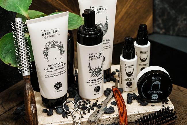 GAMME D'ACCESSOIRES ET COSMÉTIQUES